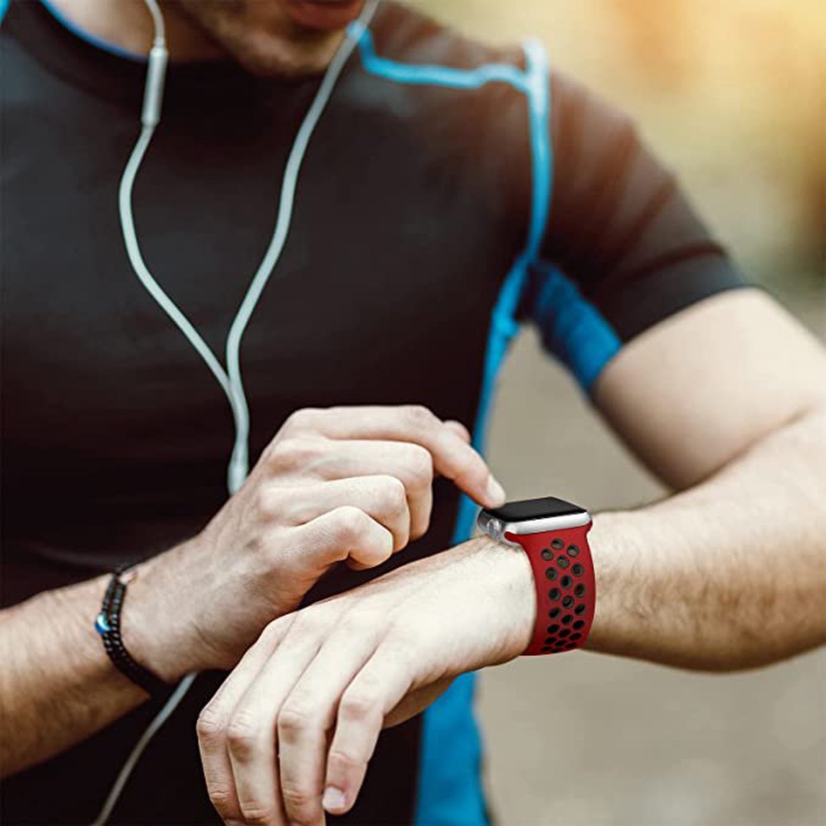 Vervangende Siliconen Sportband - Geschikt Voor Apple Watch - 42mm, 44mm, 45mm - Siliconen Fitness Bandje - Ademend - Comfortabel - Waterdicht - Geschikt voor Apple Watch Series 8, 7, 6, 5, 4, 3, 2, 1, SE