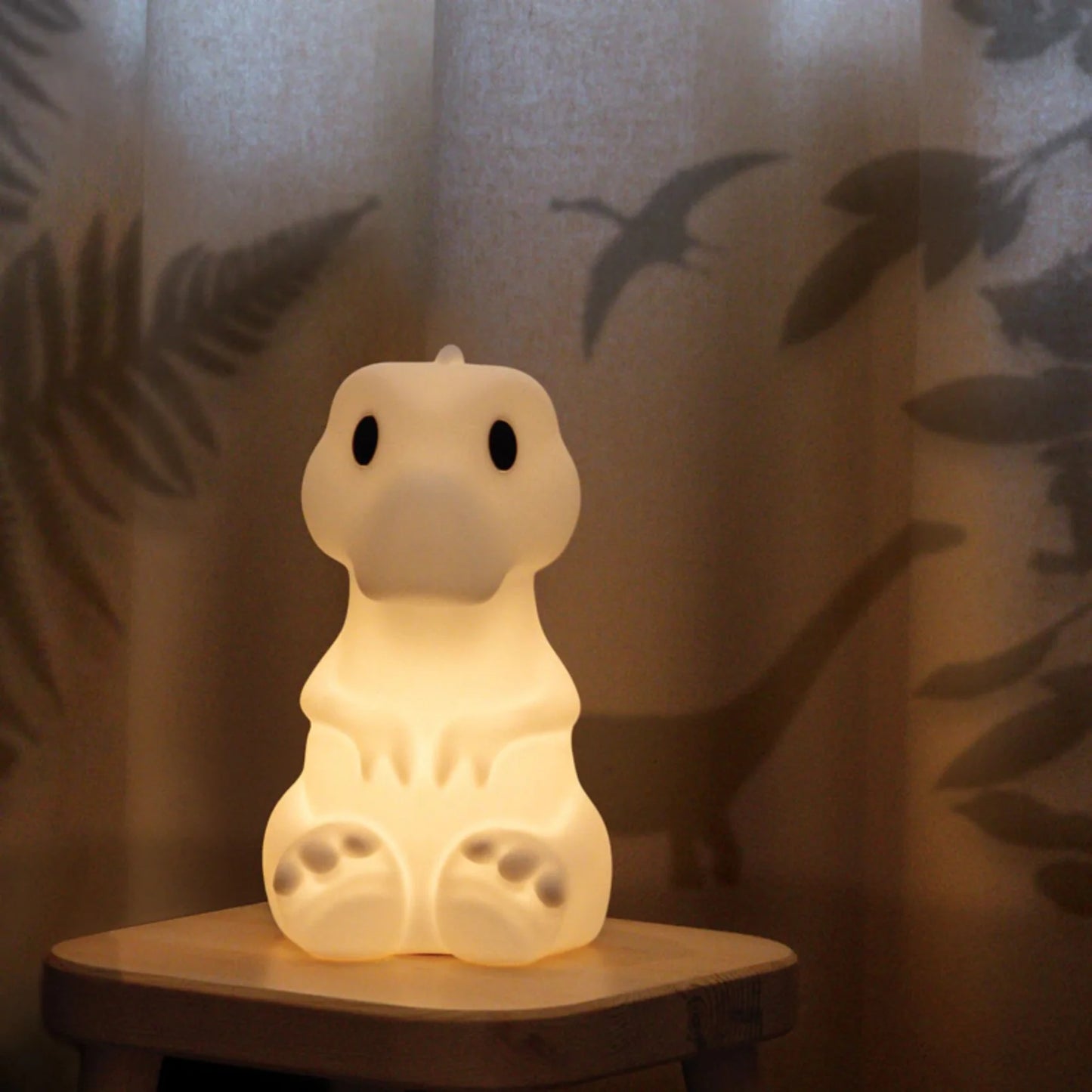 Mr Maria - Grote T-Rex Nachtlamp 25 cm - Dinosaurus Lamp Groot - Dino Kinderlamp - LED Nachtlamp Kind - Siliconen Tafellamp - Dier Nachtlamp - Warm Wit LED Licht - Dimmer In Snoer - Oplaadbare Lamp - Dino Decoratie Lamp - Afmeting 25 x 18 x 14 cm - 5W LED