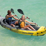 Intex Explorer K2 Kajak – Opblaasbare 2-Persoons Kayak – Geel – Inclusief Peddels & Luchtpomp – Stabiele Kano voor Meer, Rivier of Kust – Draagvermogen tot 180 kg – Compleet Kajakpakket