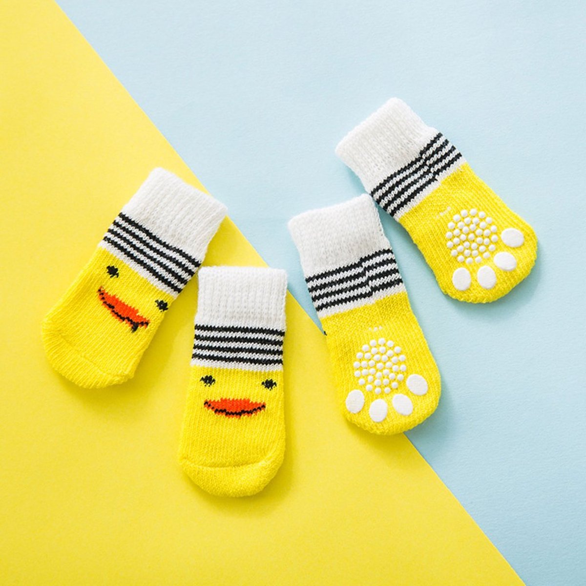 4 Stuks - Antislip Hondensokken - Schattige Huisdier Sokken - Bescherming voor Kleine en Middelgrote Honden - Modieuze en Functionele Pootbescherming - Stretch Materiaal - Eendjes - Geel - Maat L
