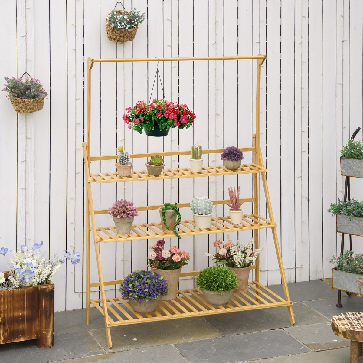 Bamboe Plantenrek – 3-Laags Opvouwbare Plantenstandaard – Plantentrap met Ophangrek – Bloementrap voor Binnen & Buiten – Houten Plantenhouder – Decoratief Bloemenrek – 100 x 40 x 96 cm – Inclusief Tuingereedschap & Haken – Ruimtebesparend & Stevig