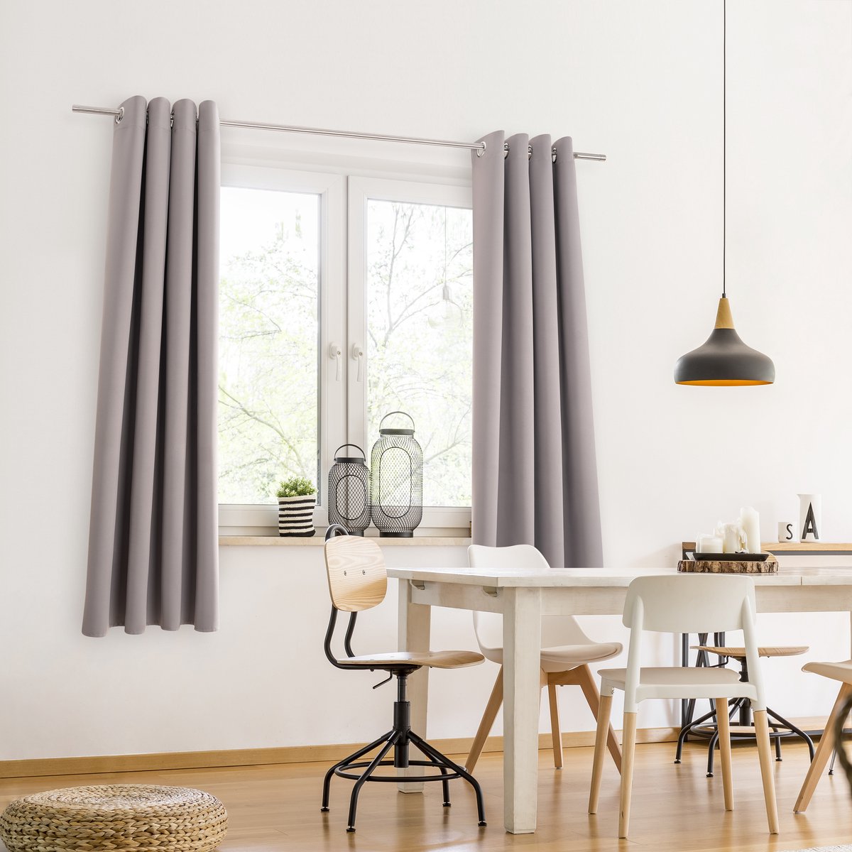 2 stuks - Hoogwaardige Ondoorzichtige Verduisteringsgordijnen - Grijs - Complete Privacy en Lichtblokkering voor Betere Slaap - Duurzaam Polyester, Wasbaar, Eenvoudige Effen Patroon, Oogjestopstijl - Woonkamer, Slaapkamer, Kinderkamer - 145 x 140 cm