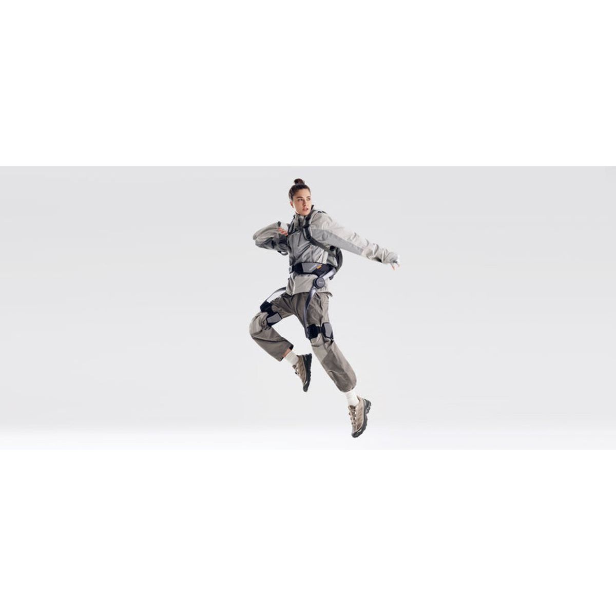 Hypershell X Pro exoskelet – AI aangedreven wandel exosuit – draagbaar bewegingsondersteunend systeem – 1000W motor – 30 km bereik – lichtgewicht carbon titanium frame – outdoor mobiliteit systeem voor wandelen fietsen en klimmen