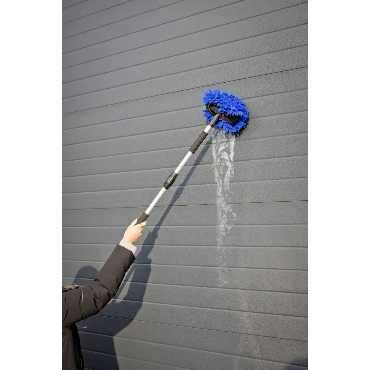 3-in-1 telescopische wasborstel set – uitschuifbare steel 163 cm – waterborstel met tuinslang aansluiting – zachte en harde borstel + chenille mop – schoonmaakset voor auto, ramen, terras en boot – waterbezem met aan/uit knop