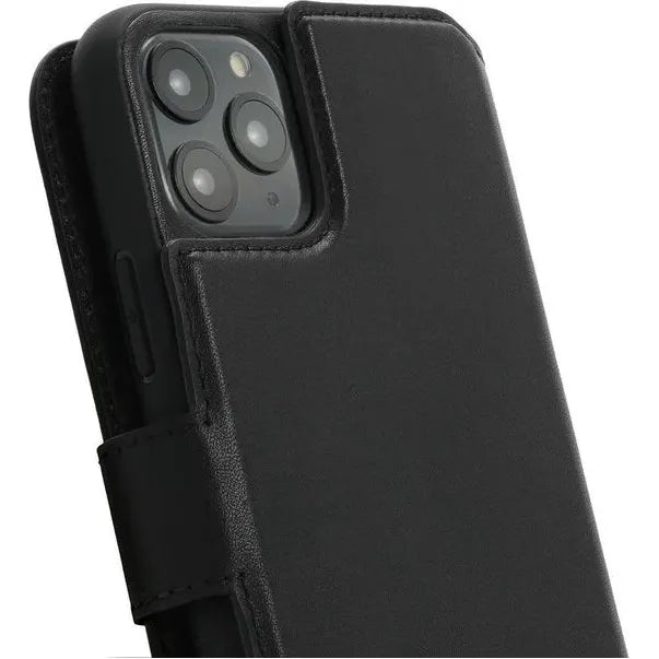 iPhone 11 Flip Hoesje – PU Leren Boekhoesje – Magnetische Sluiting – Wallet Case met Kaarthouder – Telefoonstandaard – Luxe Mat Zwart