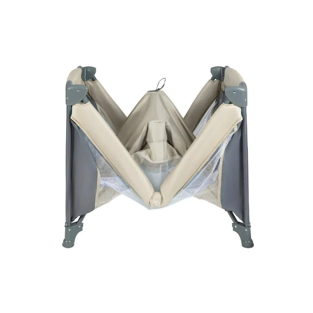 Opvouwbaar Reisbedje - Campingbedje - Inklapbaar Babybed - Reis Wieg - Draagbaar Kinderbed - Opklapbaar Logeerbed - Mesh Zijpanelen - Stalen Frame - Textiel Bodem - Schuim Matras - Transporttas - Compact Vouwsysteem - Ligvlak 120x60 cm - 7.5 kg