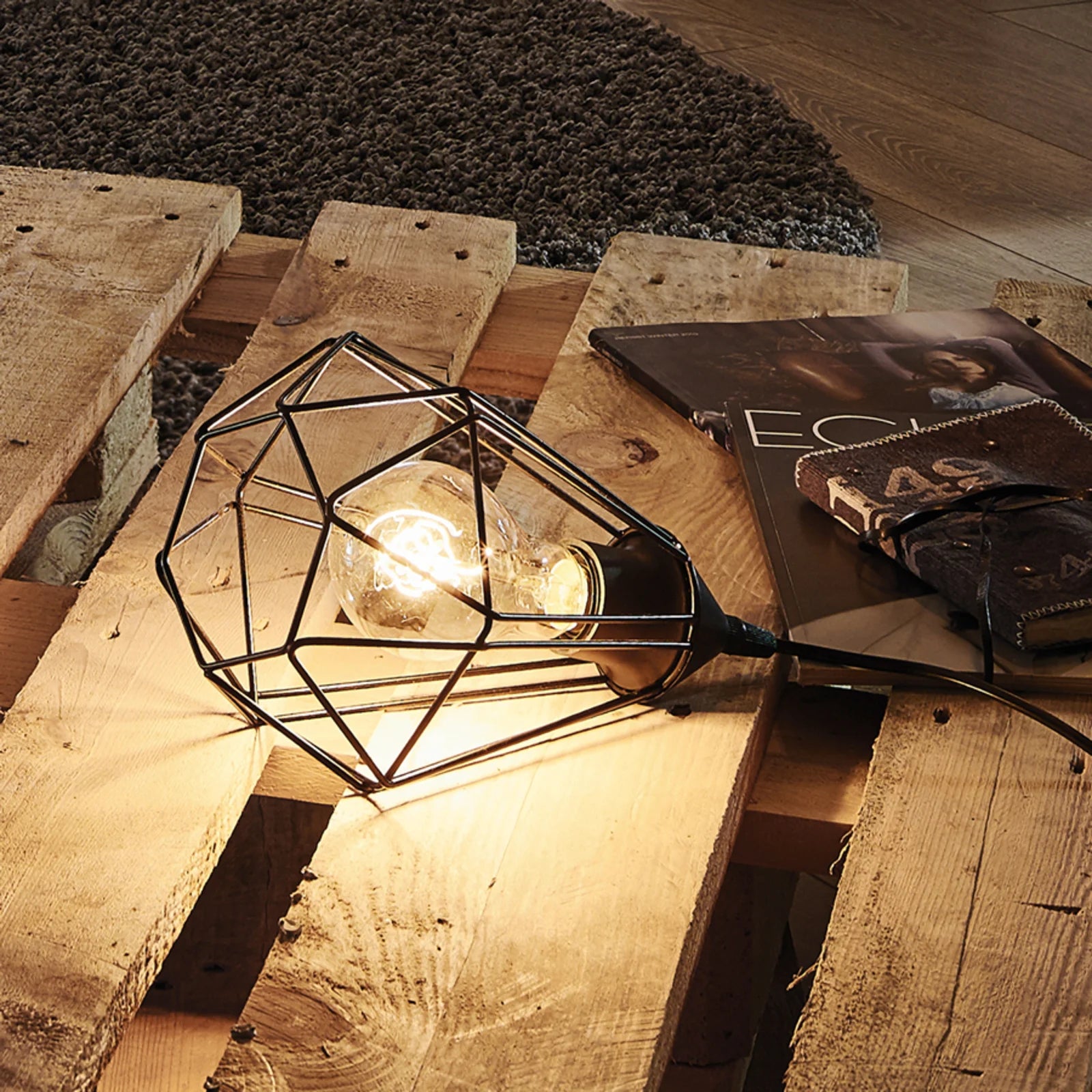 Casalux - Tafellamp - Zwart Stalen Frame - Industrieel Design - E27 Fitting - Exclusief Lichtbron - Hoogte 26,5 cm - Diameter 17,5 cm - Geschikt voor LED Lampen - Met Snoerschakelaar