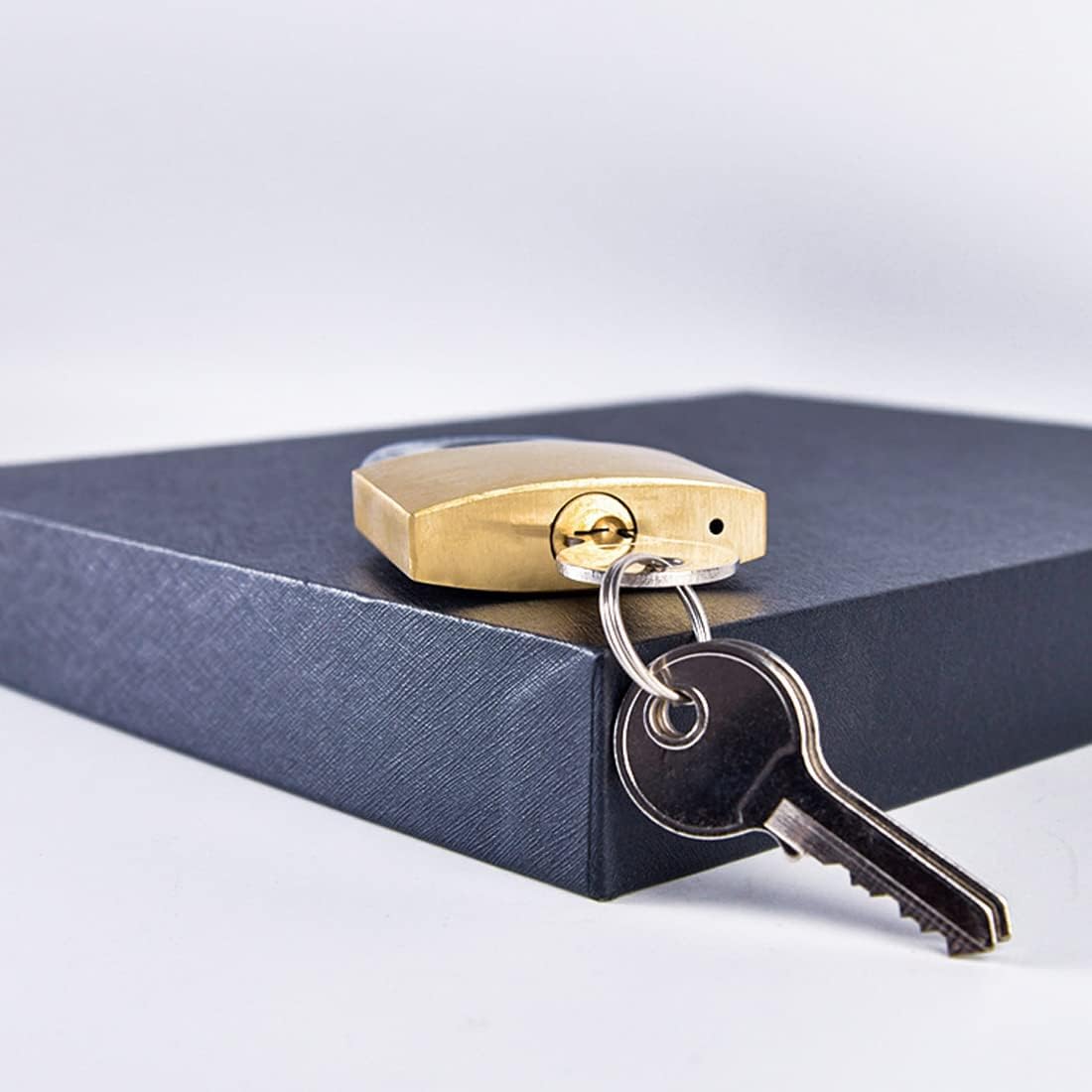 2 Stuks - Premium Set Robuuste Hangsloten van 4cm met Sleutel - Weerbestendig, Veilig en Duurzaam - Perfect voor Koffers, Kasten, Kluisjes, Gereedschapskisten - Uitstekende Beveiliging voor Thuis en Onderweg