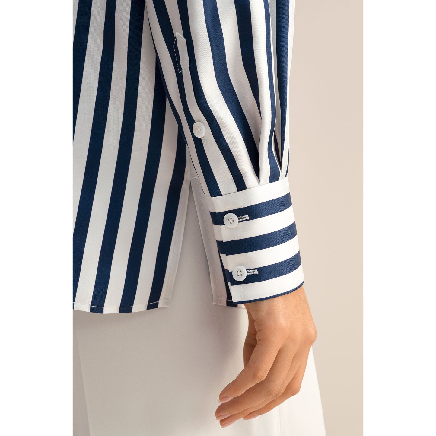 LILYSILK – Damesblouse – 100% Zijde – Blauw Witte Pinstripes – V-Hals – Lange Mouwen – Lichtgewicht – Ademend – Tijdloos Design – Maat S