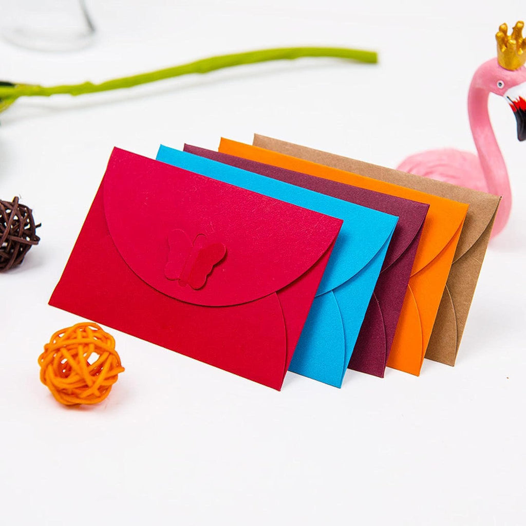 35 Stuks - Gekleurde Kraftpapier Enveloppen met Vlinder Gesp - 7 Kleuren - Voor Unieke en Hartverwarmende Boodschappen -10,5 x 7 cm - Set van 35