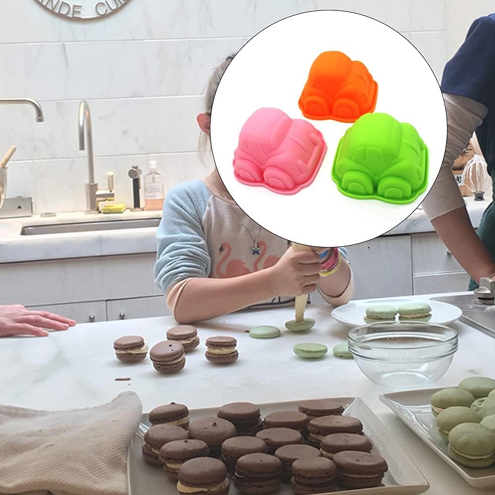 4 Stuks - Silicone Bakvormen - 3D Cartoon Auto Design - Ideaal voor Fondant, Gelei, Chocolade - Kindvriendelijk - Hittebestendig tot 230°C - Perfect voor Feestjes & Creatief Bakken - Willekeurige Kleur - Set van 4