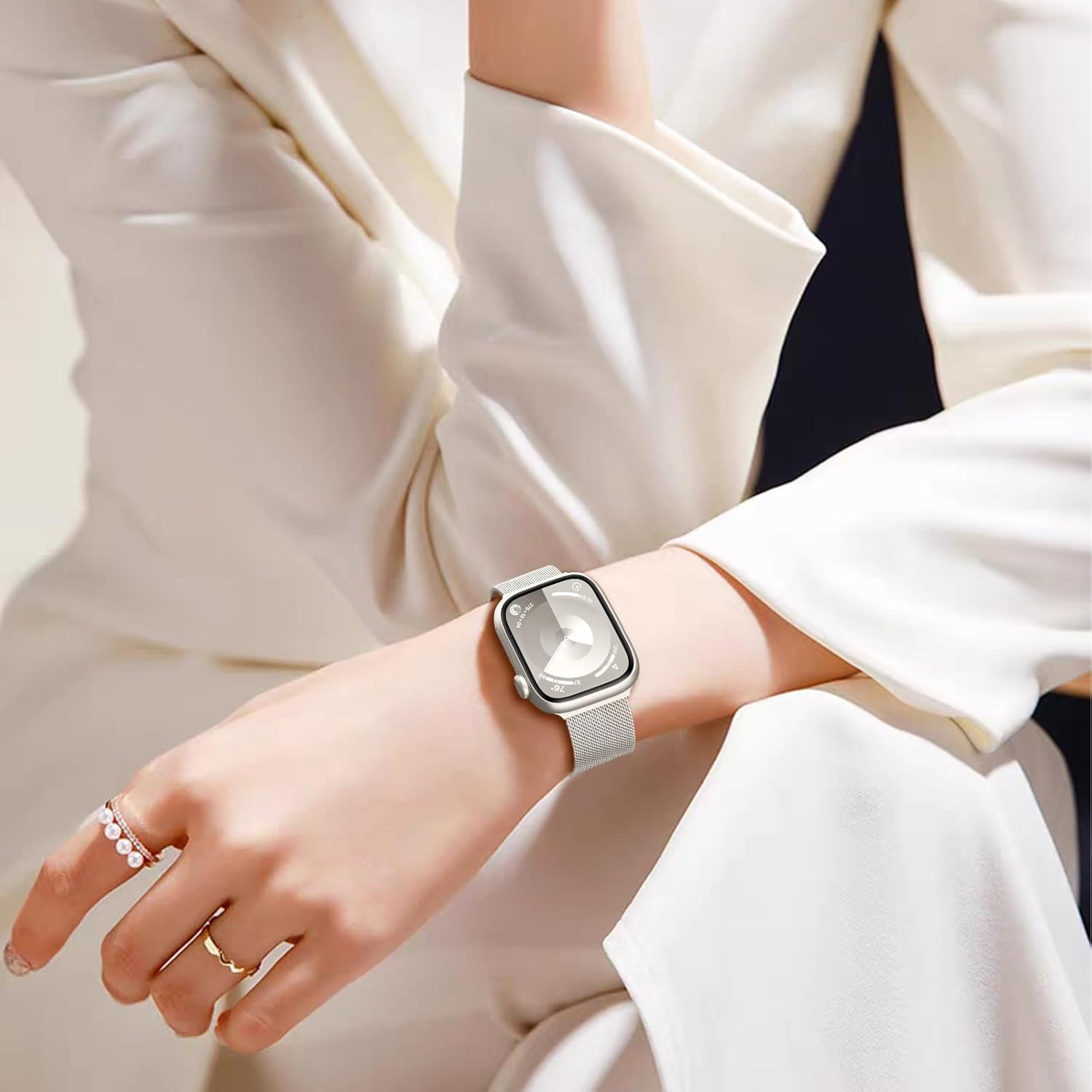 Verstelbare Roestvrijstalen Milanese Band voor Apple Watch - Dubbele Magnetische Sluiting - Universeel Compatibel met Apple Watch - 38mm, 40mm, 41mm - Starlight - Comfortabel, Zweetbestendig en Hoogwaardig Ontwerp