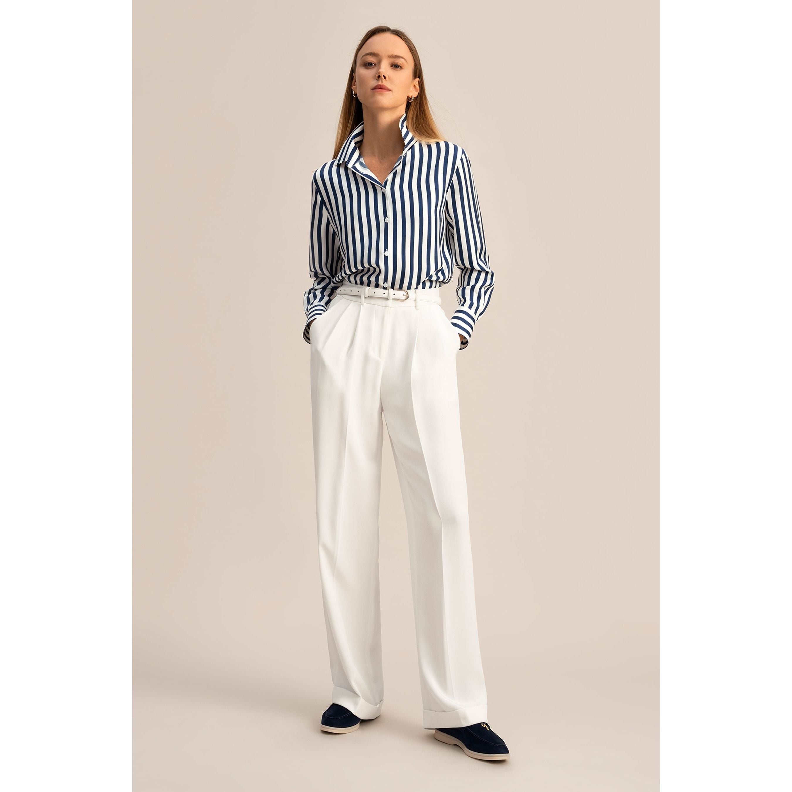 LILYSILK – Damesblouse – 100% Zijde – Blauw Witte Pinstripes – V-Hals – Lange Mouwen – Lichtgewicht – Ademend – Tijdloos Design – Maat S