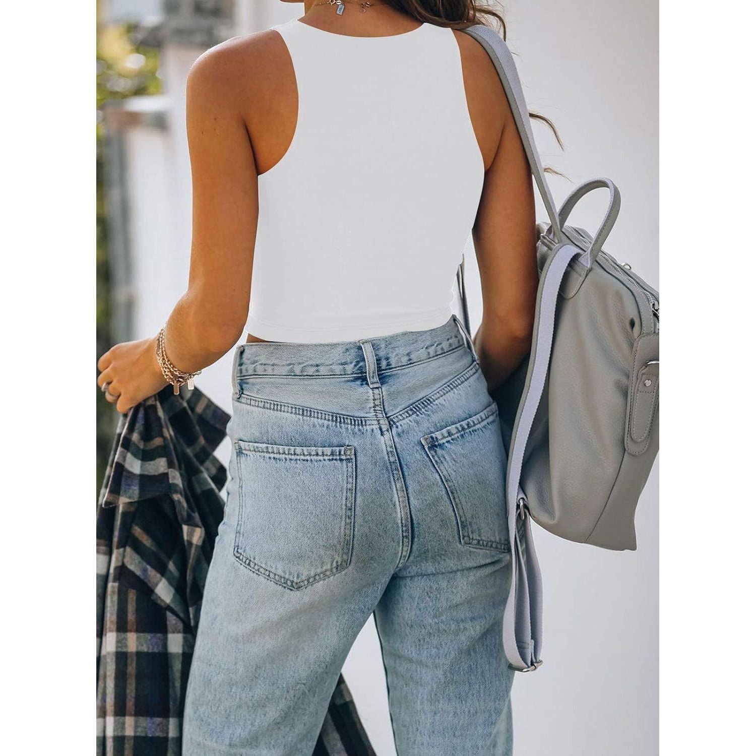 Stijlvolle Dames Sexy Mouwloze Racerback Tanktops - Elegante Halternek Crop Tops, Beschikbaar in Zwart, Wit, Blauw en Groen Grijs - Gemaakt van Zacht en Stretchy Polyester-Spandex Mix, Ideaal voor Zomer, Casual Uitjes en Avondfeesten