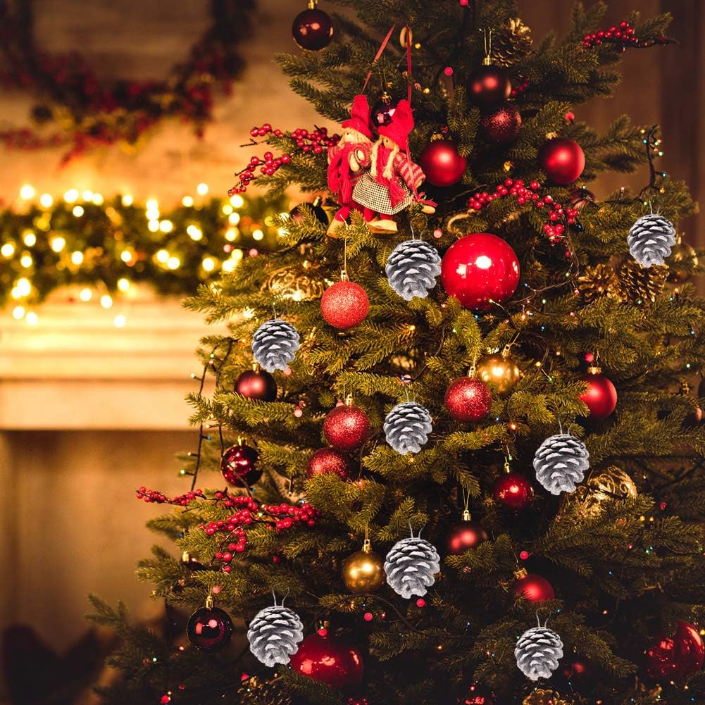 Set van 18 feestelijke kerstdennenornamenten - Dennenappels - Natuurlijke Dennenappels voor Kerstversiering - Twee Maten, Inclusief Handig Hangkoord - Veilige en Veelzijdige Kerstboom Decoraties van Hoogwaardig Hout