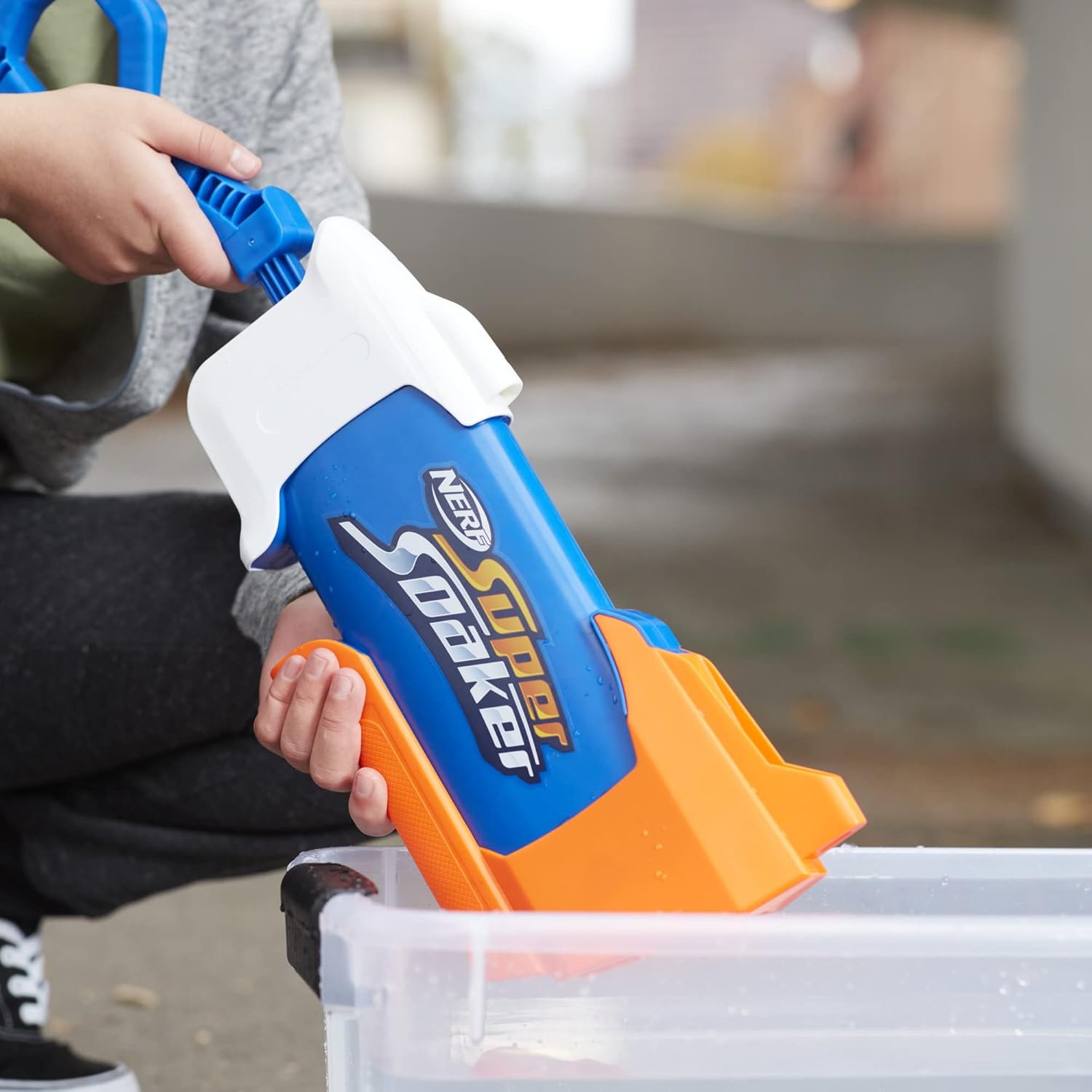 Nerf SuperSoaker Rainstorm - Waterpistool met Krachtige Waterstraal - Groot Formaat Water Blaster - Speelgoed voor Buiten - Geschikt voor Kinderen vanaf 6 Jaar