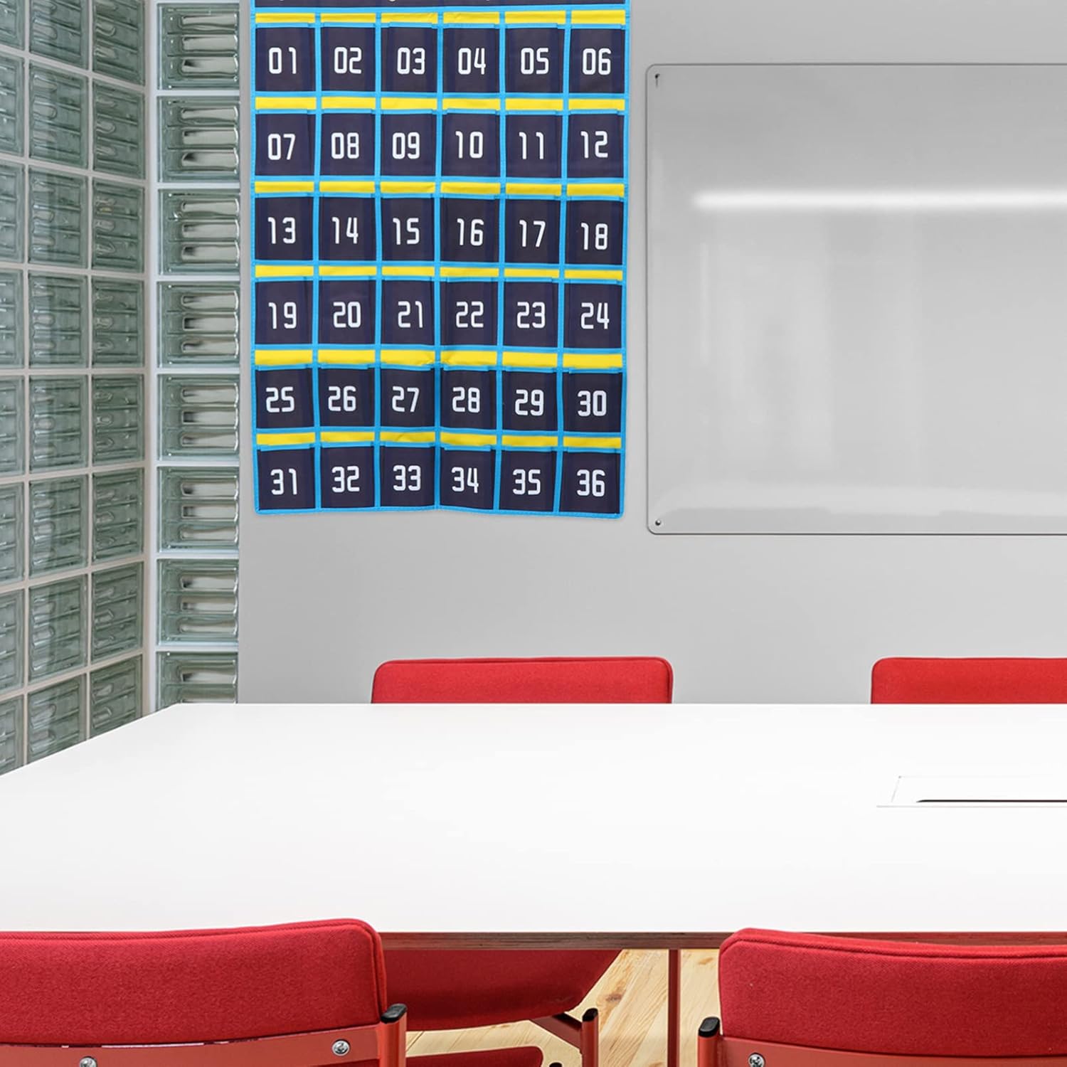 36Vakken Hangende Wandorganizer - Opbergtas voor Mobiele Telefoons en Sieraden - Niet-Geweven Stof - Voor Telefoons, Rekenmachines en Accessoires - Inclusief Haken en Spijkers - Ideaal voor Klaslokaal, Deur en Kast  Verkooptekst: