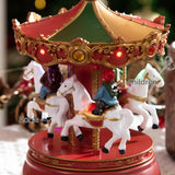 Muziekdoos Carrousel – LED Verlichting – 3 Paarden – Draaibare Kermismolen – Speelt 8 Muziekstukken – Batterij Gevoerd – Klassieke Draaimolen – Kerstversiering – Decoratie Voor Woonkamer, Slaapkamer en Open Haard – 18,5 cm Hoog