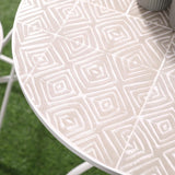 3 Delig Tuinset - Mozaïek Tuintafel met 2 Inklapbare Tuinstoelen - Weerbestendig Balkonset - Bistrotuinset van Metaal en Keramiek - Klapstoelen en Ronde Tuin Tafel voor Buitengebruik - Terrasmeubels in Witte Stijl
