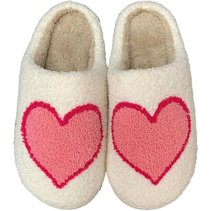 Winter Sloffen met Liefdevol Harten Borduurwerk - Gezellige en Warme Pantoffels voor Binnen in de Slaapkamer - Zachte en Comfortabele Dames Pantoffels voor de Winter - Huiselijke en Knusse Slippers met Hartenborduursel