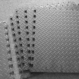 Set van 56 Vloerbeschermingsmatten met Randen – 30 x 30 cm | EVA Schuim Puzzeltegels voor Fitness, Gym, Garage, Speelkamer of Zwembad | Antislip, Geluiddempend &amp; Waterdicht – 1 cm dik