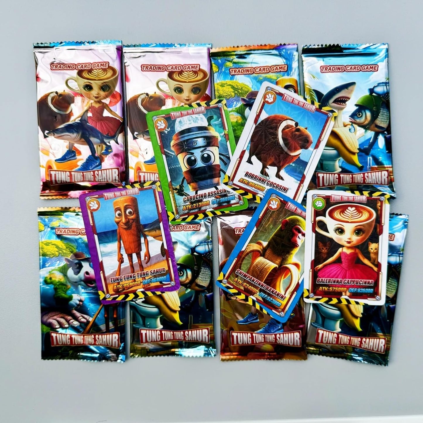288 Stuks Verzamelskaartenset – Italiaanse Brainrot Kaarten – 36 Blind Packs – Italian Brainrot -  Flash Cards met Goudkaarten – Ruilkaarten Met Battle Statistieken – Absurdistische AI Personages – TikTok Trending Kaarten – Collectible Card Game Box