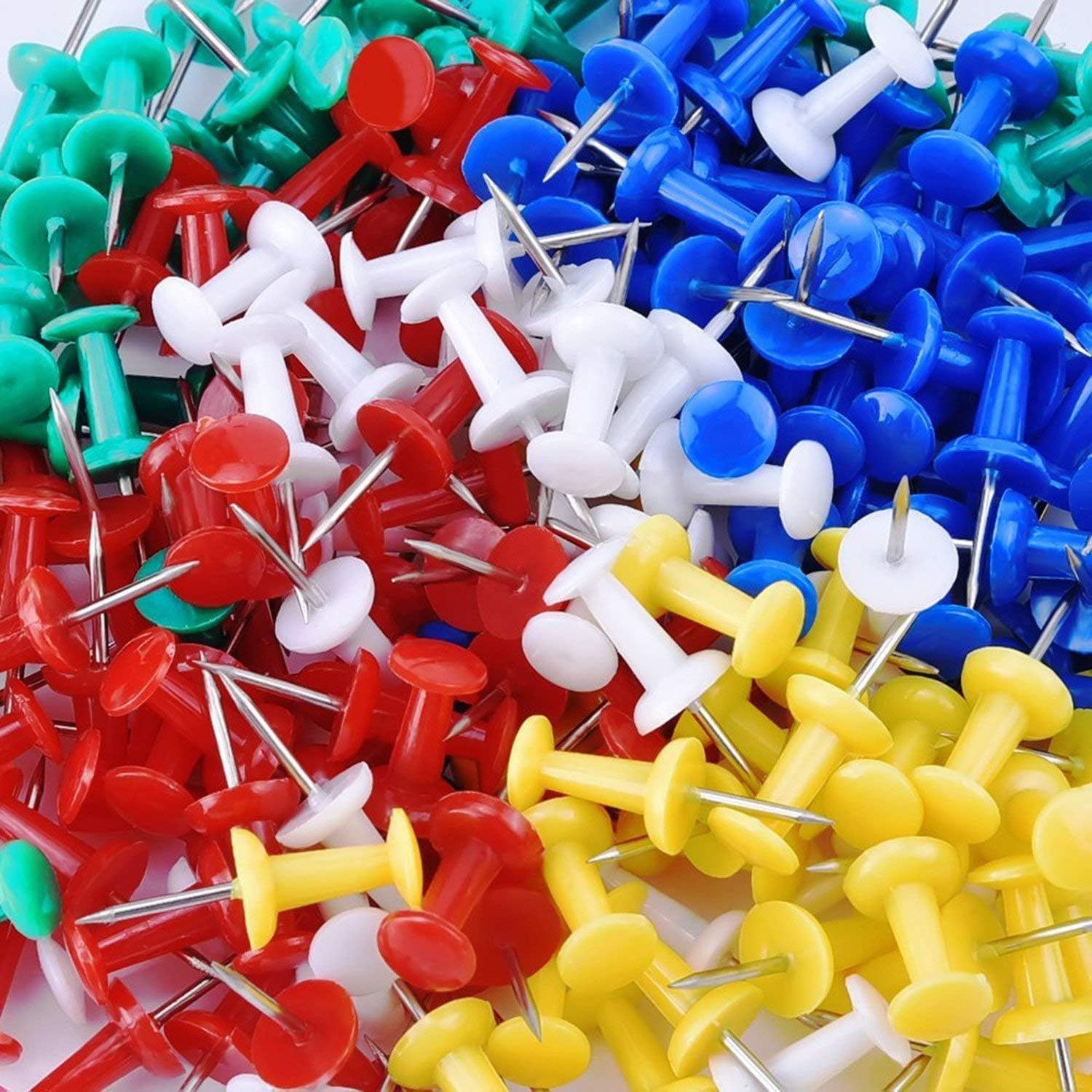 600 – Setje met Duizelingwekkende Hoeveelheid Push Pins - Kleurrijke Push Pins met Gekleurde Duwpennen - Doorzichtige Kaartnaalden met Kunststof Koppen voor Kaarten en Prikborden - Kantoorbenodigdheden voor Thuis en Kantoor - 12 Levendige Kleuren
