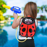 Kinder Rugzak Waterpistool – Water Blaster voor Kinderen – Met Tank in Lieveheersbeestjes Design – Zomerspeelgoed – Buitenactiviteiten – Zwembad en Strand – Krachtige Langeafstand Schieter – Verstelbare en Comfortabele Draagbanden