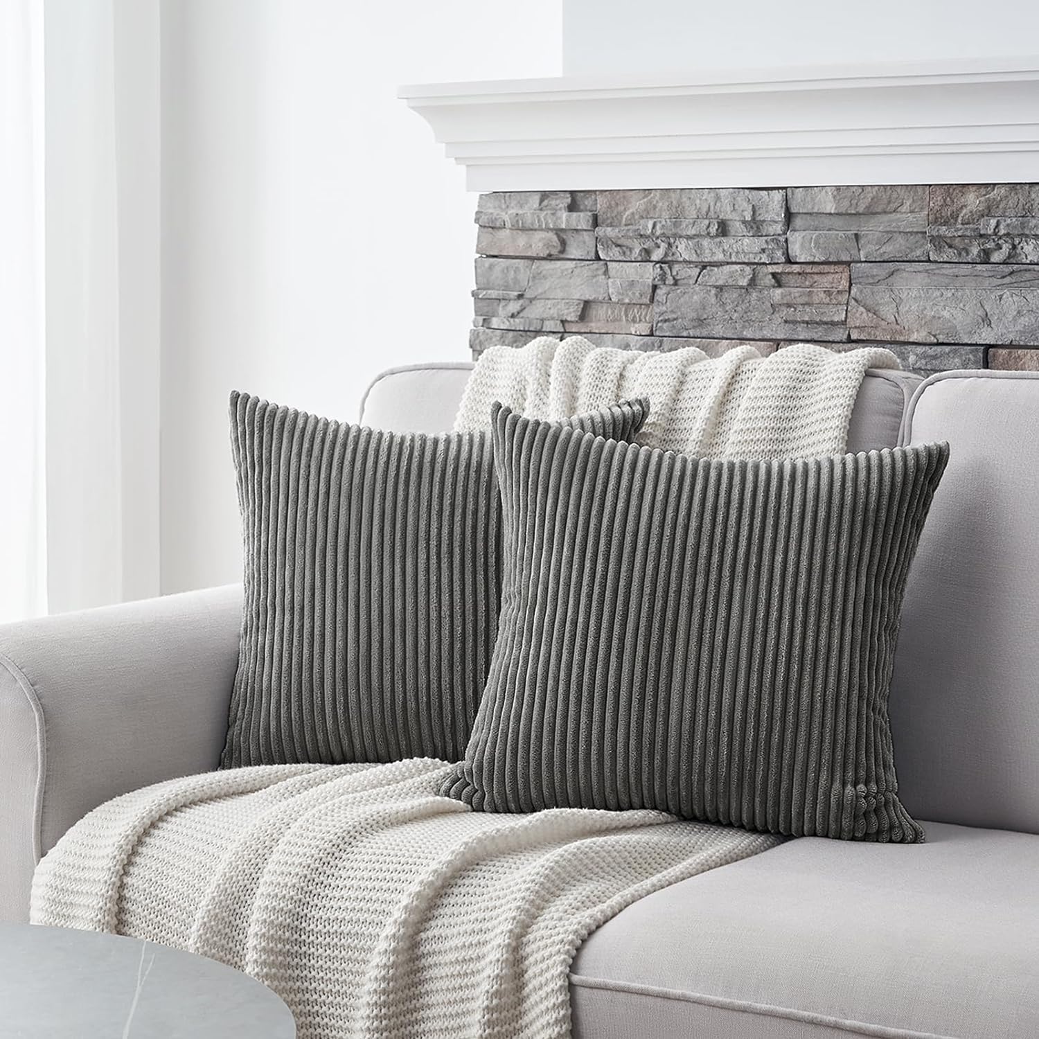 2 Stuks - Donkergrijze Gestreepte Kussenhoezen Set 38 CM - Moderne Sierkussenslopen - Zachte Katoenen Kussenhoezen Voor Woonkamer En Slaapkamer - Luxe En Duurzame Kussenovertrekken - Eenvoudig Wasbare Kussenhoezen - Stijlvolle Donkergrijze Kussenbekleding