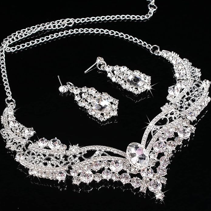 3-Delige Bruids Sieradenset – Zilveren Ketting met Kristallen en Traanvormige Hanger – Rhinestone Oorbellen – Hypoallergeen – Verstelbare Halsketting – Perfect voor Bruiloften, Feestjes en Ceremonies