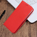 Echt Lederen Hoes voor iPhone 11 - Portemonnee Hoesje met Polsband en Kaartsleuven - Magnetische Sluiting Houderfunctie Flip Cover voor iPhone 11 (Rood) - Stijlvolle Bescherming en Handige Functionaliteit met Hoogwaardig Leer