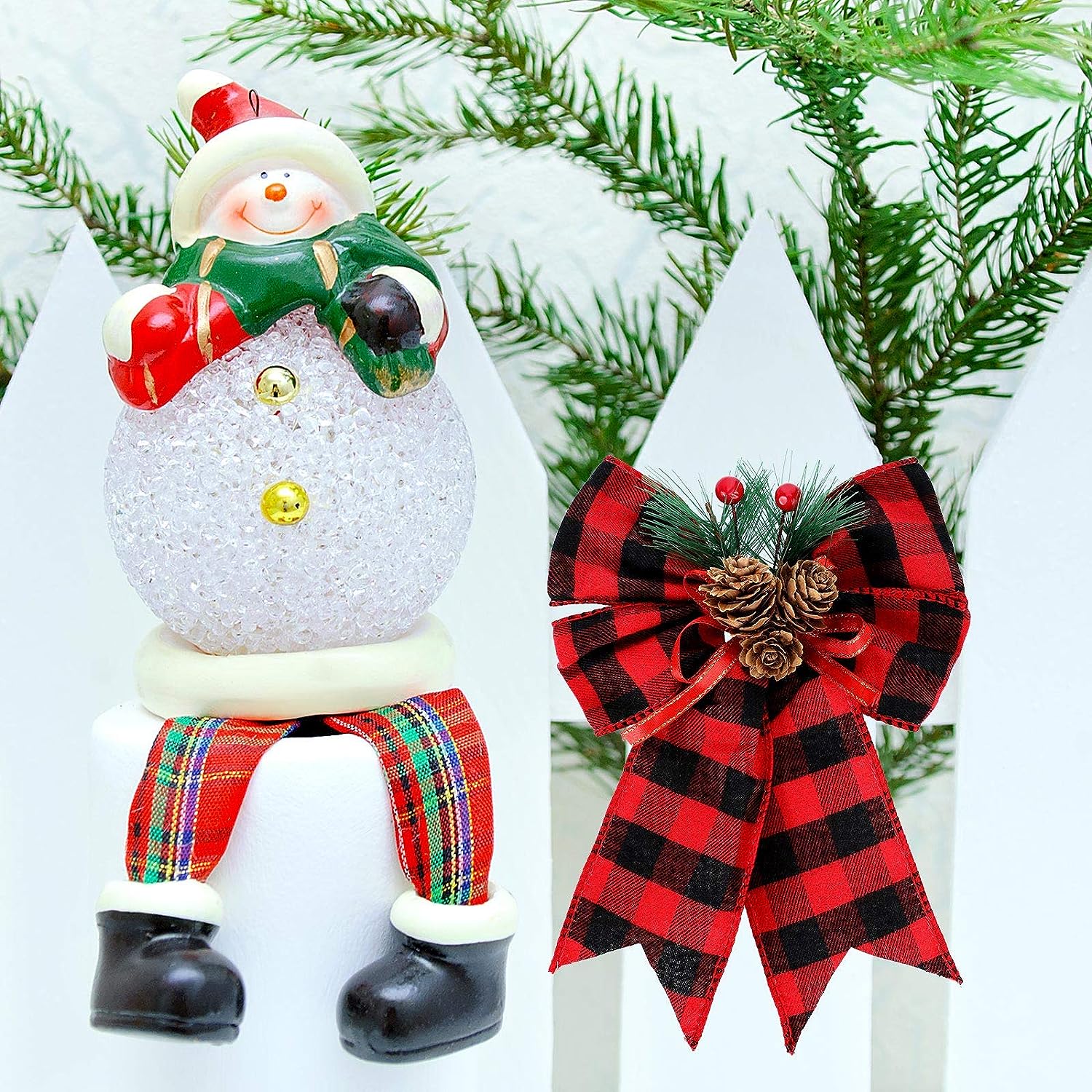 4 Stuks - Kerst Strikken Buffalo Plaid met Denneappels - Binnen- en Buitenversiering - Kerstboom Decoratie - Zwart en Rood -4 Stuks