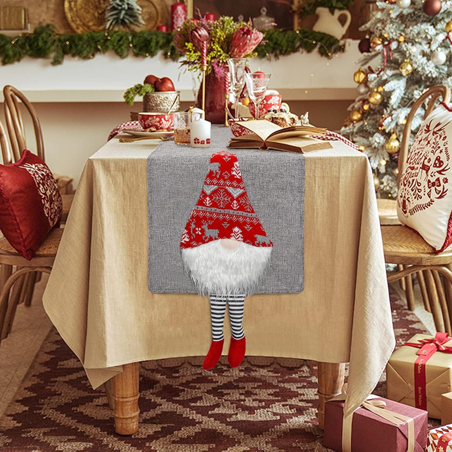 Kerst Tafelloper - 33x180 cm - Grijze Tafelloper met Kerstman Kabouters 3D Design - Katoen Linnen - Duurzaam en Rustiek - Perfect voor Kerstdecoratie en Feestelijke Tafels