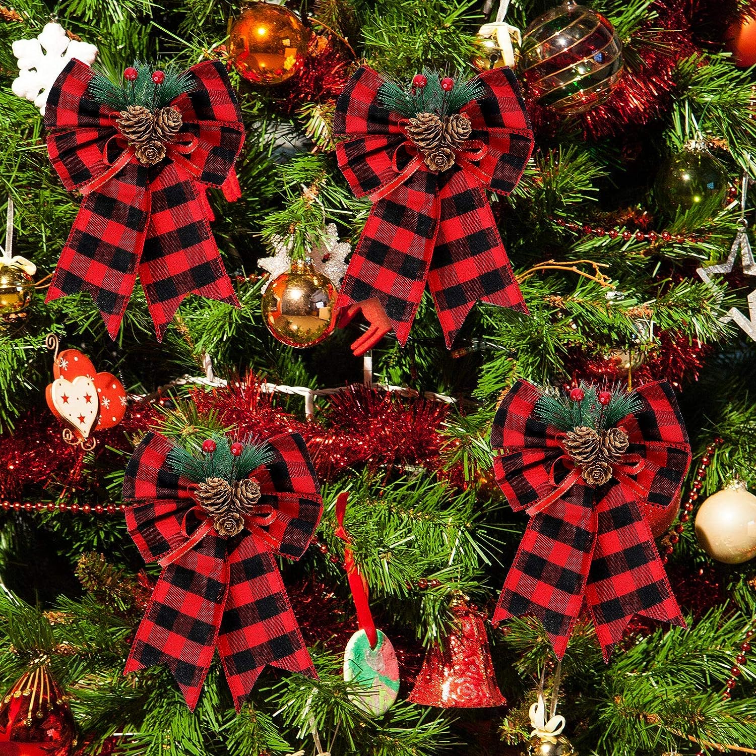 4 Stuks - Kerst Strikken Buffalo Plaid met Denneappels - Binnen- en Buitenversiering - Kerstboom Decoratie - Zwart en Rood -4 Stuks