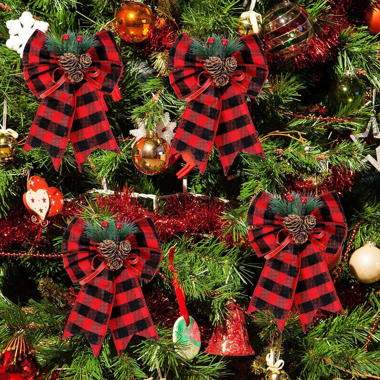 4 Stuks - Kerst Strikken Buffalo Plaid met Denneappels - Binnen- en Buitenversiering - Kerstboom Decoratie - Zwart en Rood -4 Stuks