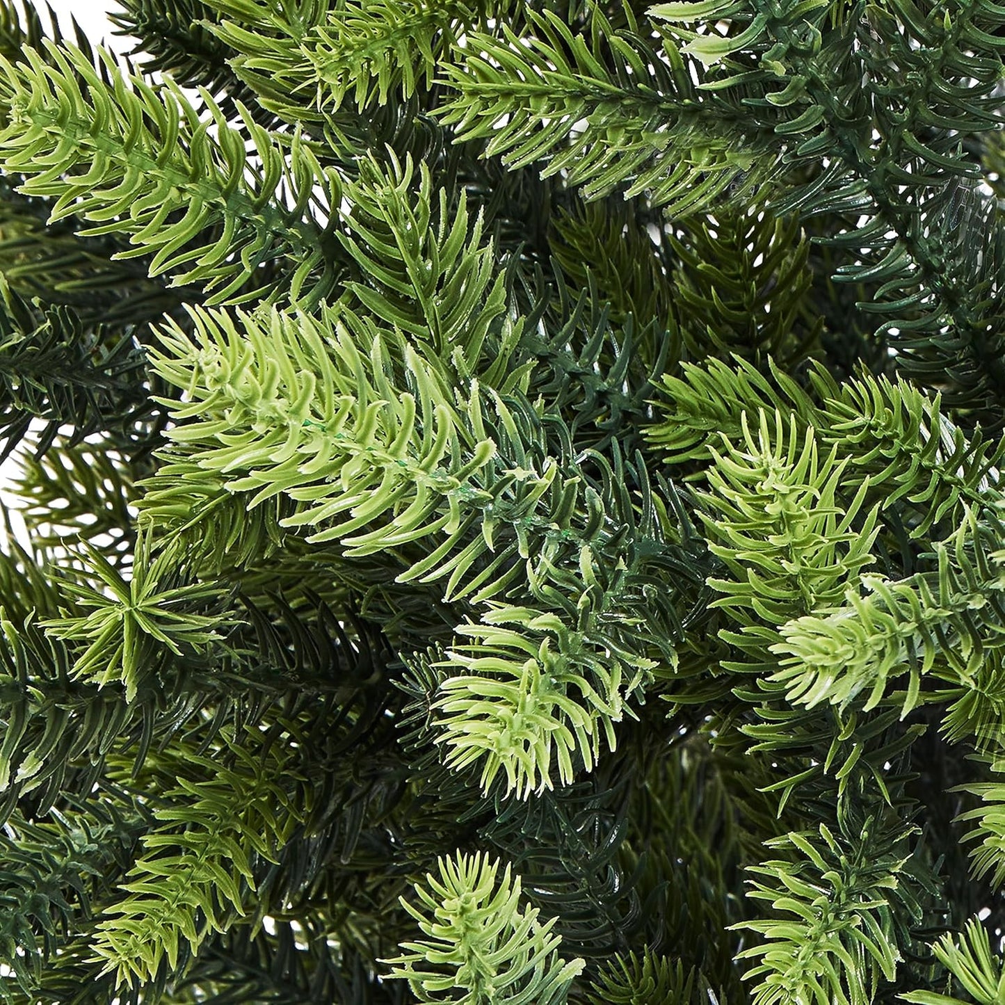 Yaheetech Mini Kunstkerstboom - 61 cm Hoog - Tafelkertboom met Cementbasis in Rode Stoffen Zak - Compacte Onverlichte Kerstdecoratie - Groene PE Naalden - 1 Stuk