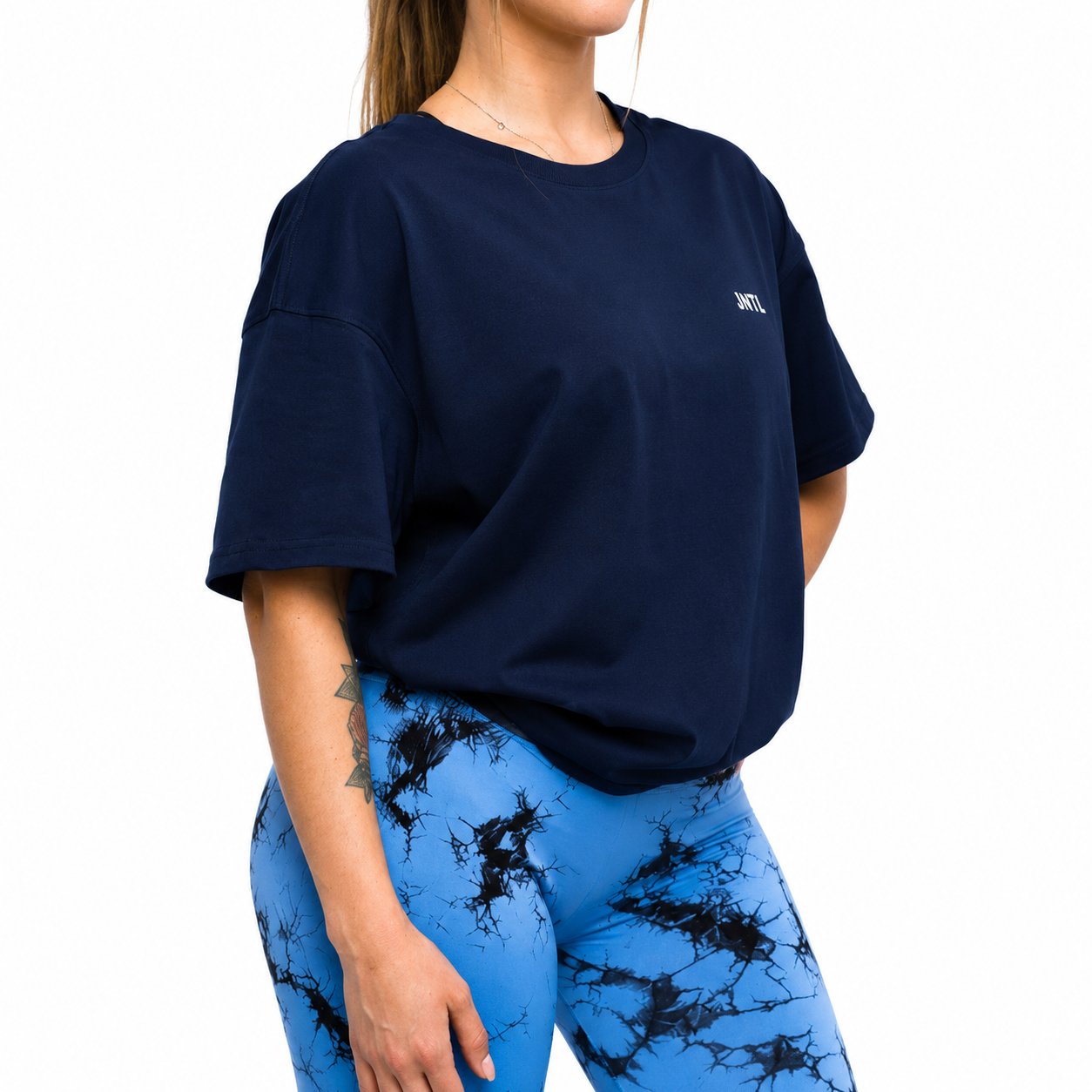 JNTL Lifting Club Oversized T-Shirt - Trendy en Comfortabele Mode, Verkrijgbaar in Navy Blauw en Wit, Maten S en L - Ideaal voor Sport en Vrije Tijd, Gemaakt van 100% Katoen, met Unieke Print en O-Neck Design, Gemakkelijk te Onderhouden Size S/L