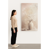 Bloesem in Vaas – Canvas Print 60 × 120 cm – Elegante Bloemendecoratie in Zachte Pasteltinten voor Woonkamer of Slaapkamer