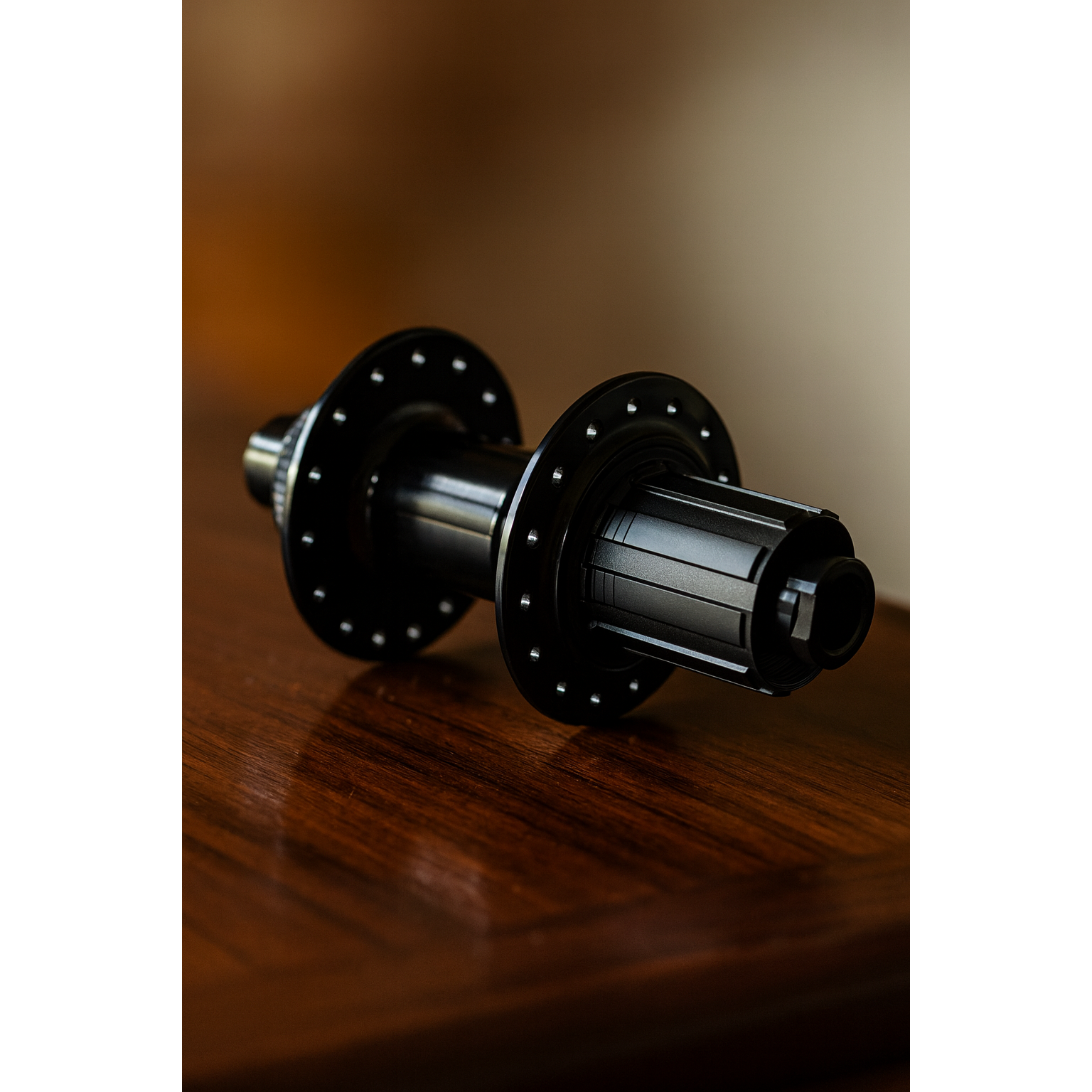 SCS - Achternaaf - 142 mm - Thru Axle Ø 12 mm - Disc Centerlock - 36 GTS Spaakgaten - Model BQ-RH30017 - HG Body 36,85 mm - 6 Pallen - 120 Ingrepen - Voor Race en Gravel - Zwart - Afgedichte Lagers