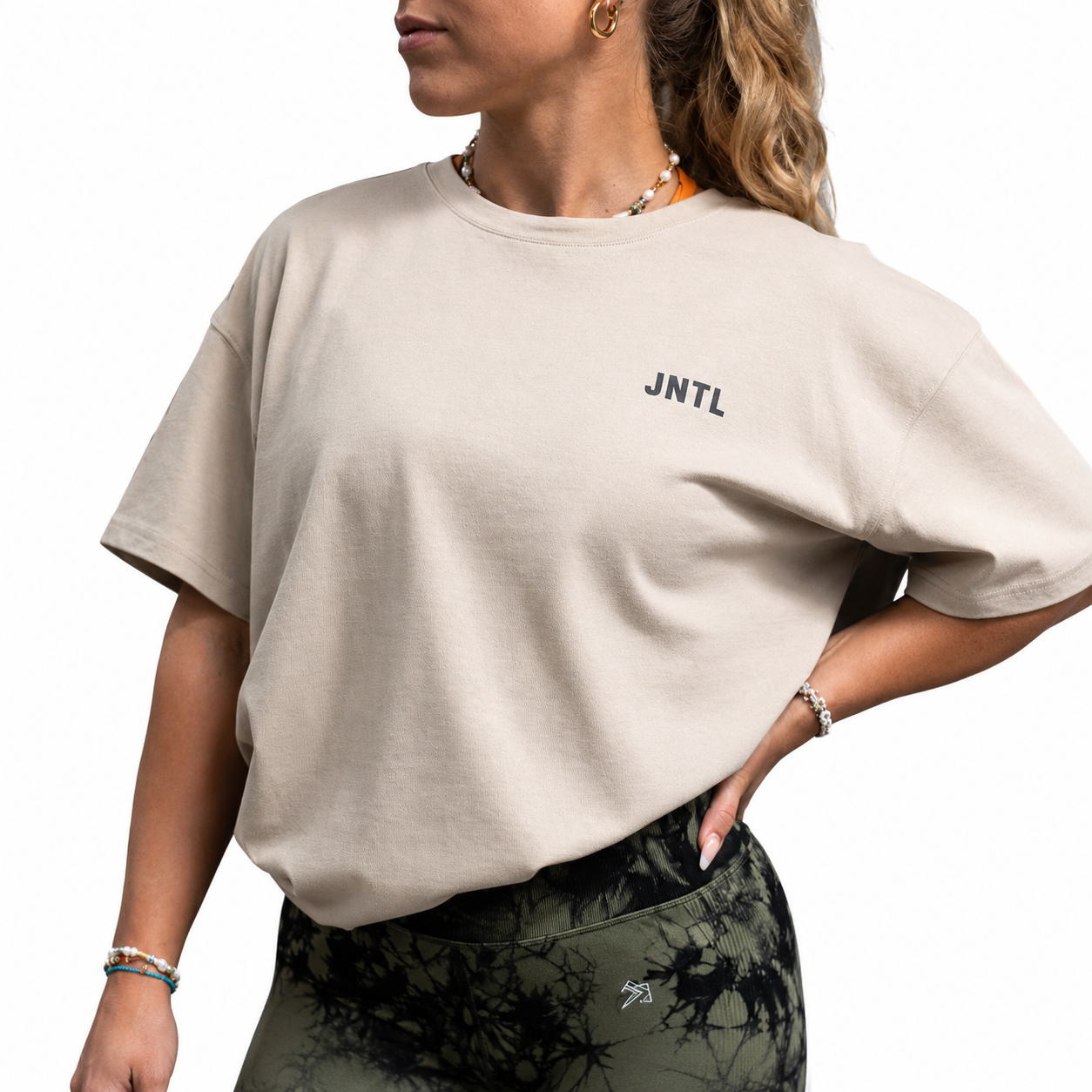 Lifting Club Oversized T-Shirt - Stijlvolle en Comfortabele Mode voor Elke Gelegenheid, Verkrijgbaar in Beige en Bruin, Maten S en L - 100% Katoen met Unieke Print, O-Neck en Ruime Pasvorm, Ideaal voor Casual en Sportieve Outfits