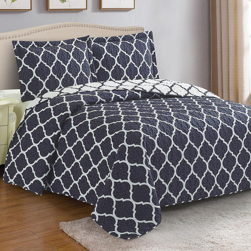 Dubbelzijdig Meridian Gedrukte Microvezel Quilt Set - Inclusief 2 Kussenslopen - Geometrische Bed Sprei  - Lappendeken – 220cm Breed x 240cm Lang - Marineblauw met Wit