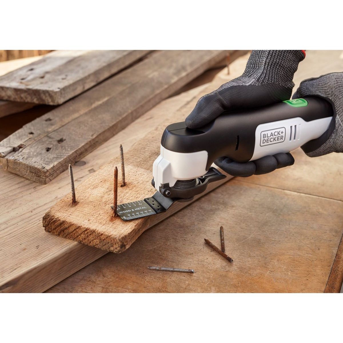Black & Decker REVOS12C QW – Reviva Multitool – 12V – 1,5Ah – Oplaadbare Multitool – Met Accessoires – Duurzaam Gereedschap – Milieuvriendelijk – Compact – Krachtig – Voor Zagen – Schuren – Slijpen – Klussen – Binnen en Buiten