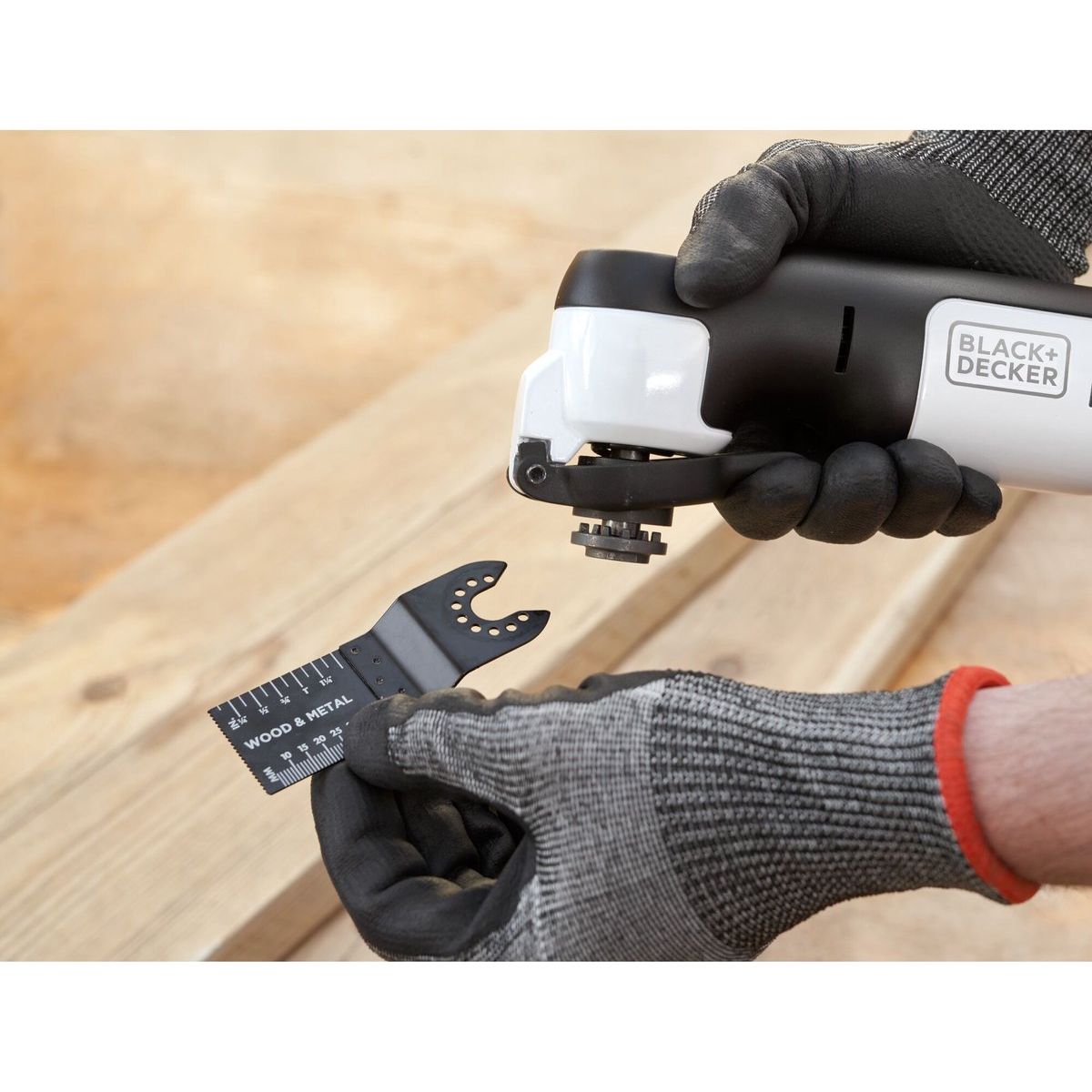 Black & Decker REVOS12C QW – Reviva Multitool – 12V – 1,5Ah – Oplaadbare Multitool – Met Accessoires – Duurzaam Gereedschap – Milieuvriendelijk – Compact – Krachtig – Voor Zagen – Schuren – Slijpen – Klussen – Binnen en Buiten
