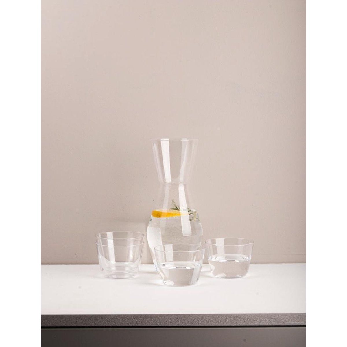 Gusta – P135 – Glazen Karaf Set – Waterkaraf Met 4 Glazen – 820 ml Karaf – 4 x 200 ml Drinkglazen – Glazen Decanter – Waterfles Met Bekers – Serviesset Voor Water Wijn En Drank – Modern Ontwerp – Geschikt Voor Elke Gelegenheid
