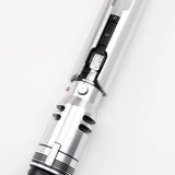 Custom Lightsaber - Gebaseerd op Cal Kestis' Fallen Order - Aluminium Hilt - Inclusief Opbergkoffer en Accessoires - Polycarbonaat Blade - 27 Soundfonts - 9 Licht effecten - 10 Ontsteek effecten - 12 Kleuren - 3000mAh Oplaadbare Batterij