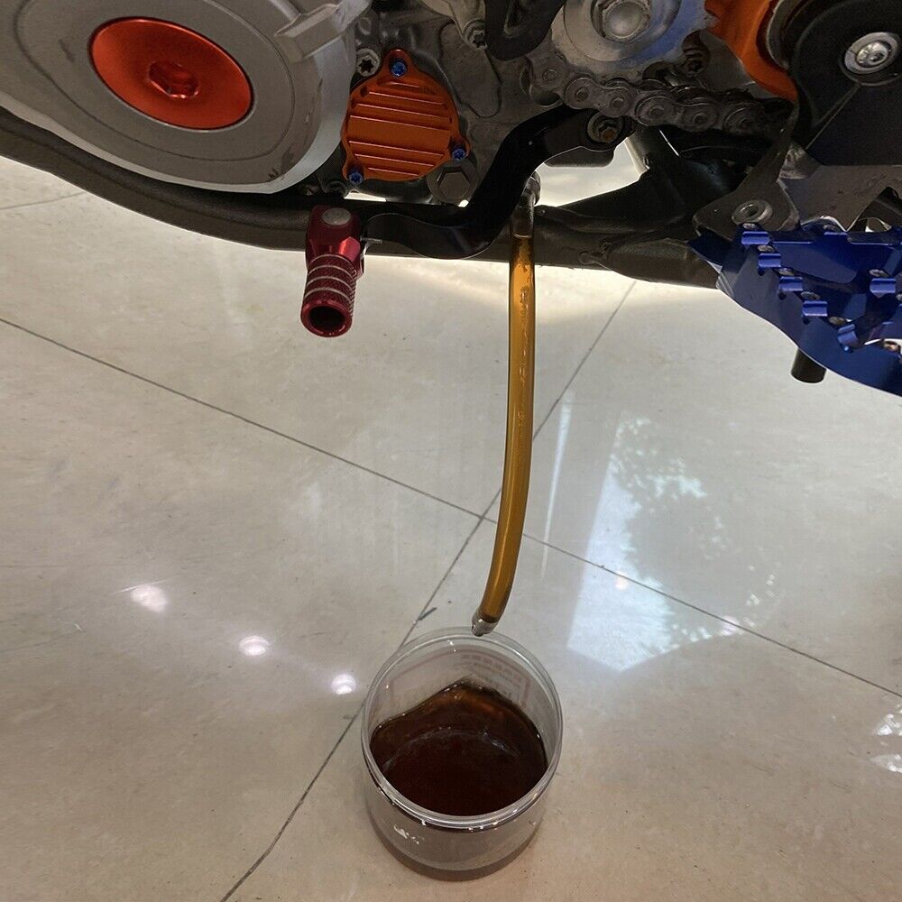 Olieverversing Afvoergereedschap Compatibel met KTM 125-530 SX SX-F EXC EXC-F XC XCF XCW TPI Zes Dagen 1998-2022 - Aluminium Afvoerplug Tool - Snellere Oliewissels Zonder Skidplate Verwijderen - Inclusief Slang en Stop - Geen Rommel of Lekken
