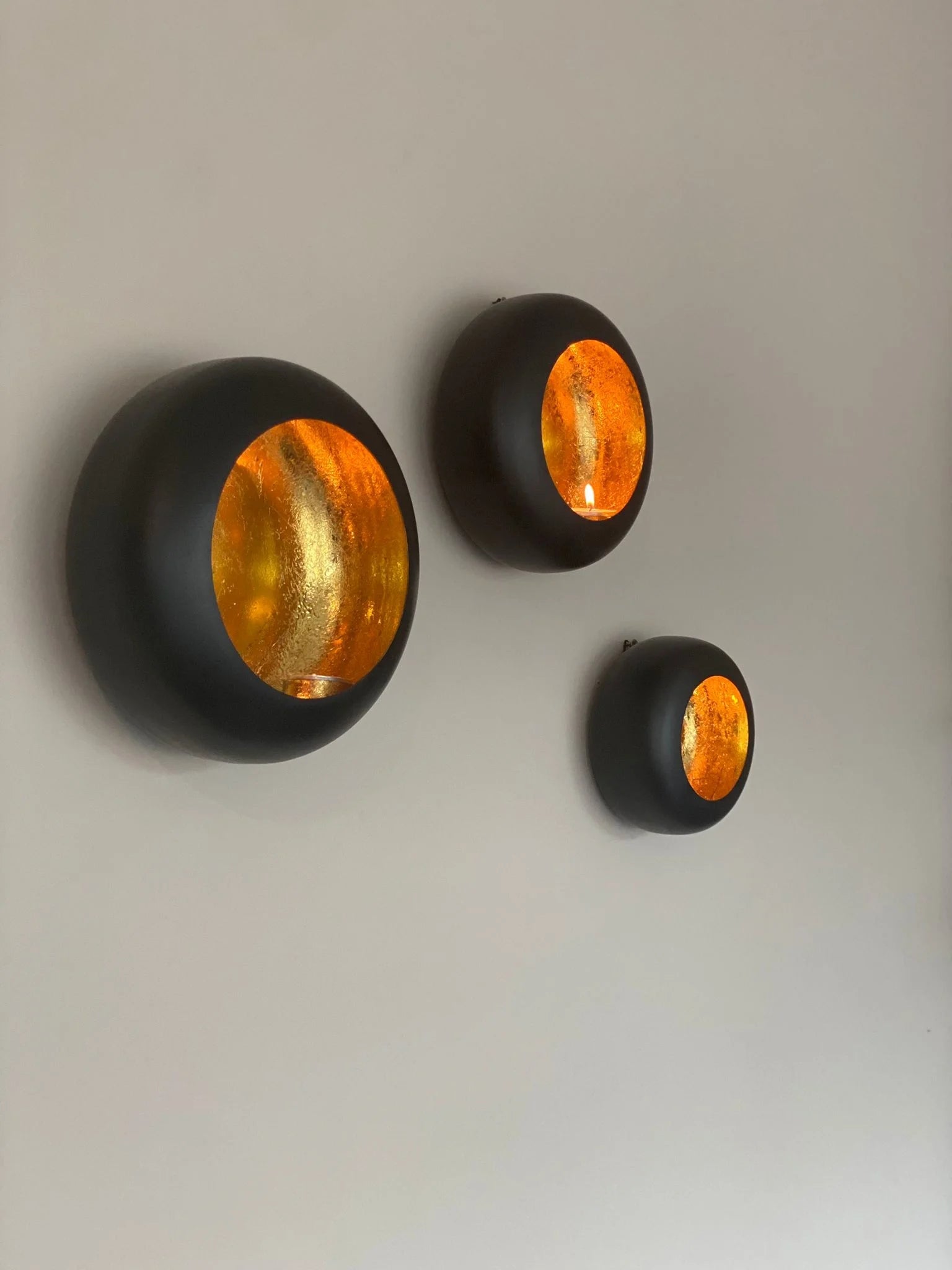 3 Stuks - Wandkandelaar Set Goud - Metalen Wandkaarsenhouders 13 18 en 23 cm - Ronde Kaarshouders voor Waxinelichtjes en Kaarsen - Smeedijzeren Muurdecoratie Wanddecoratie voor Woonkamer Slaapkamer Hal en Eetkamer
