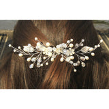 Elegante Zilverkleurige Haarschuifje met Blaadjes en Kraaltjes - Kristal Bloemen - Handgemaakte Haar Accessoires voor Dames