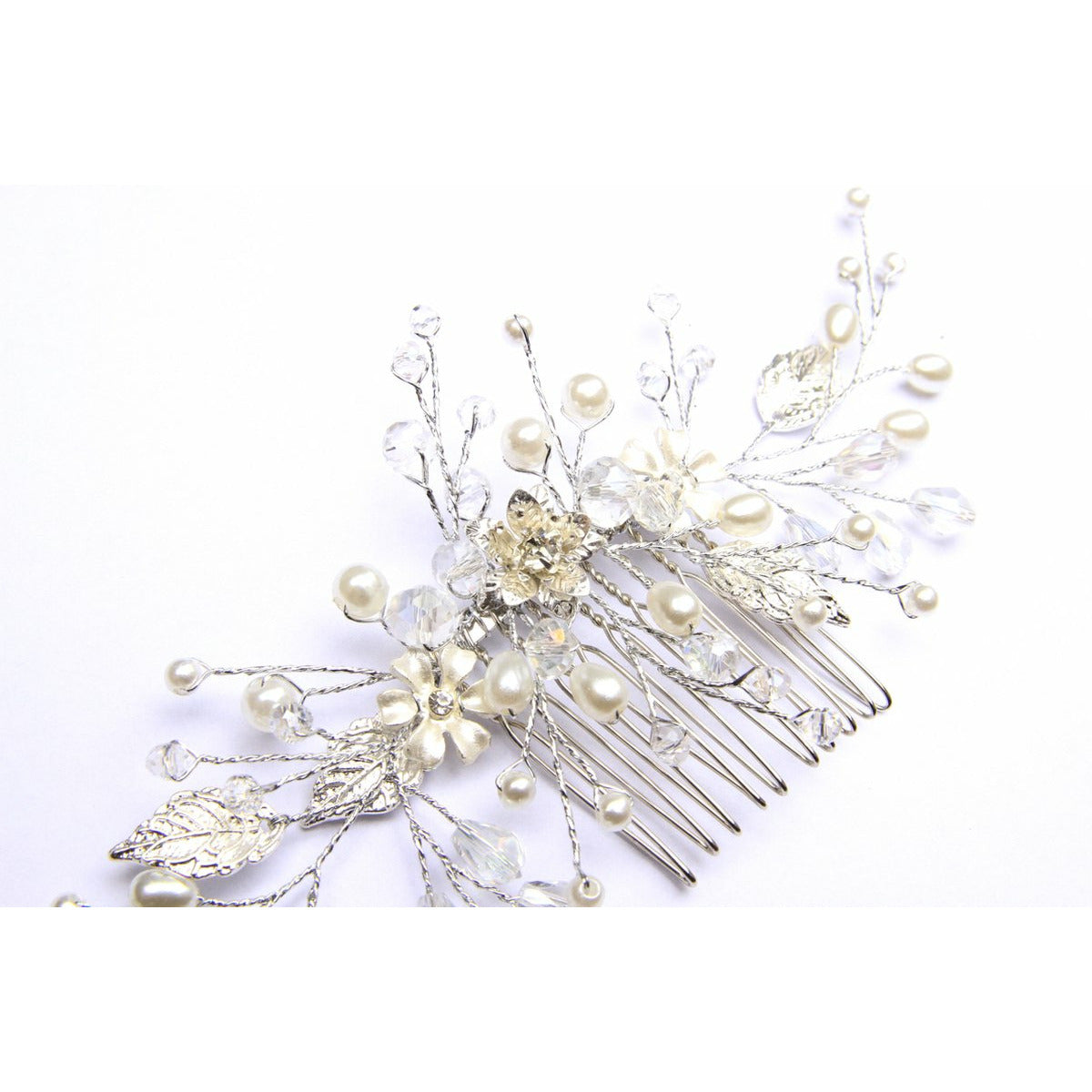 Elegante Zilverkleurige Haarschuifje met Blaadjes en Kraaltjes - Kristal Bloemen - Handgemaakte Haar Accessoires voor Dames
