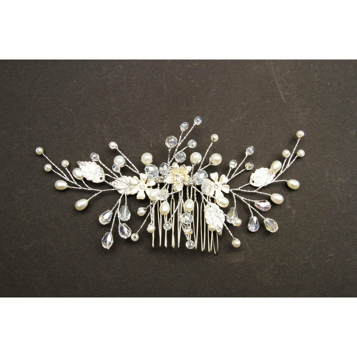 Elegante Zilverkleurige Haarschuifje met Blaadjes en Kraaltjes - Kristal Bloemen - Handgemaakte Haar Accessoires voor Dames
